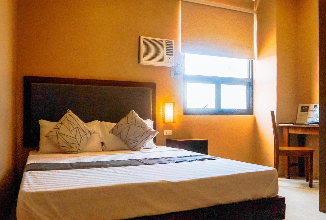 Reddoorz Plus @ Hotel Platinum Occidental Mindoro San Jose  Esterno foto