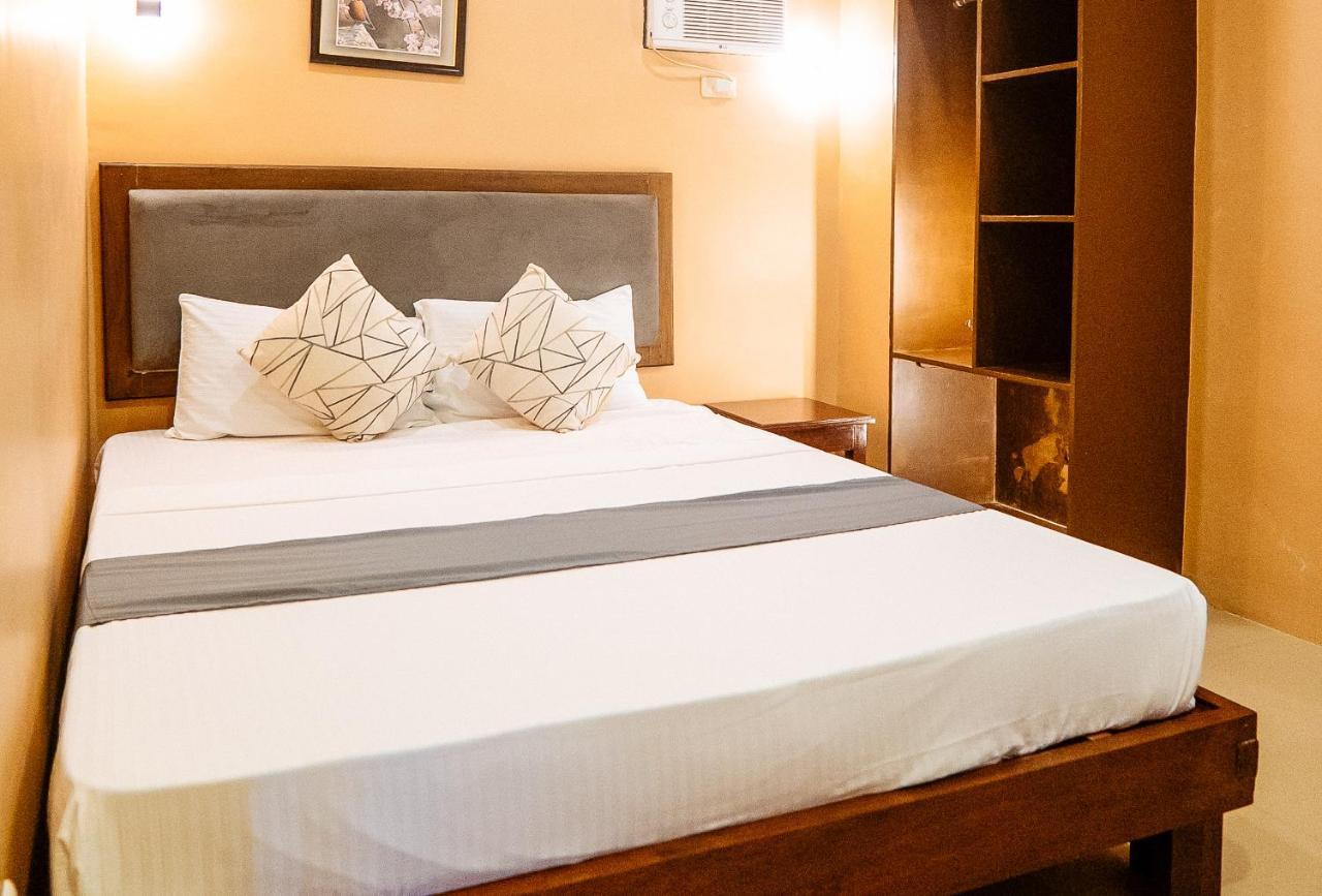 Reddoorz Plus @ Hotel Platinum Occidental Mindoro San Jose  Esterno foto