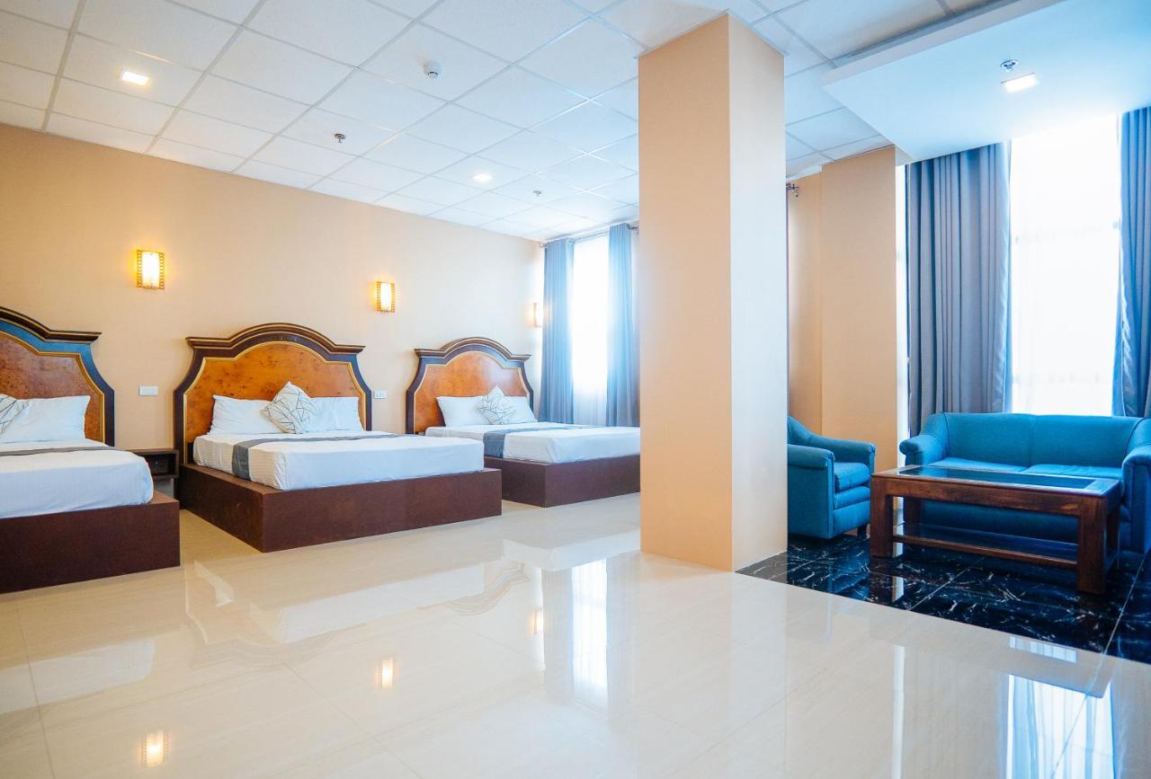 Reddoorz Plus @ Hotel Platinum Occidental Mindoro San Jose  Esterno foto
