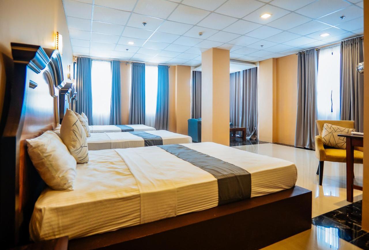Reddoorz Plus @ Hotel Platinum Occidental Mindoro San Jose  Esterno foto