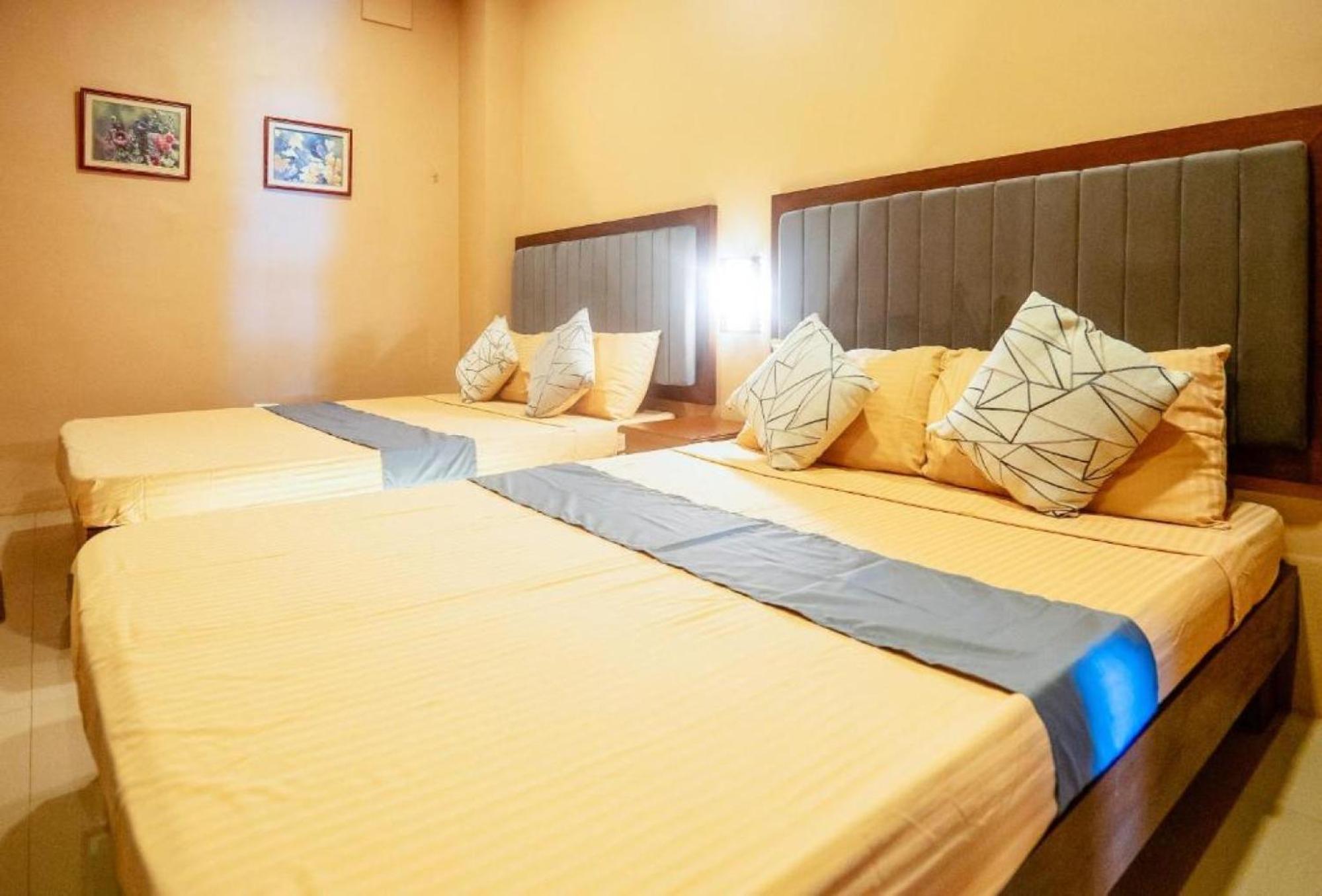 Reddoorz Plus @ Hotel Platinum Occidental Mindoro San Jose  Esterno foto